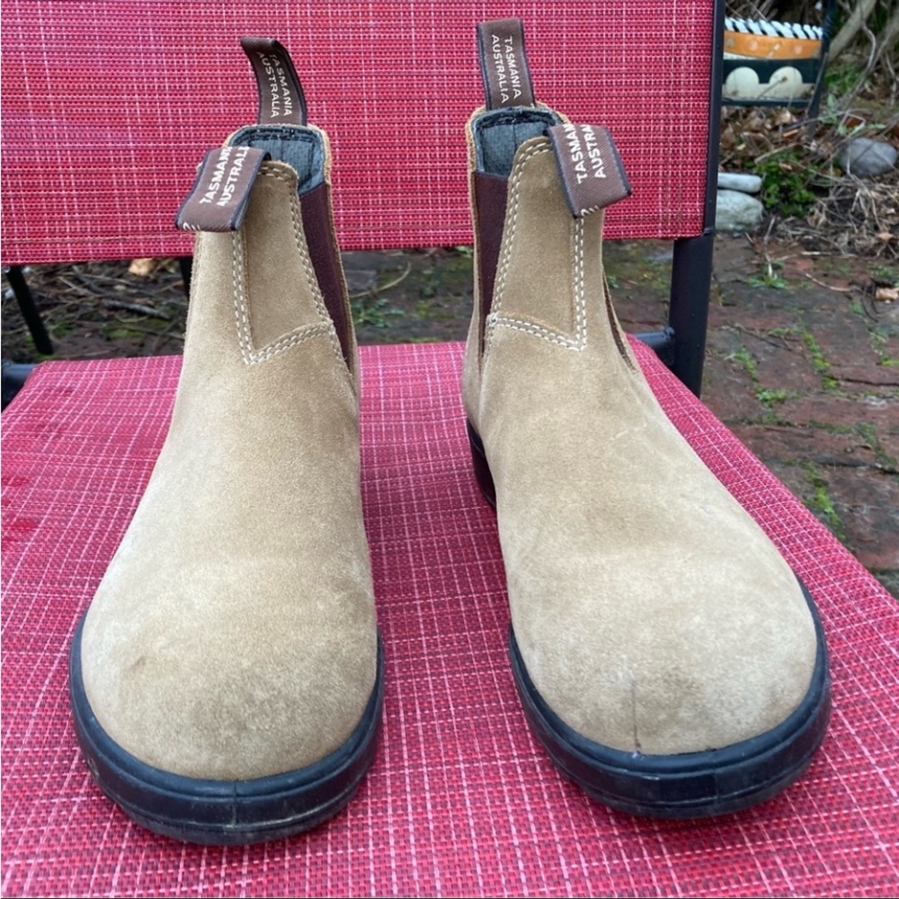 Blundstone Boots tan suede-Australian size 7 1/2.